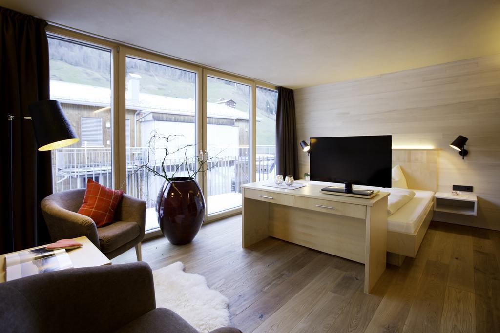 N Apartments Hotel Schoppernau Rum bild